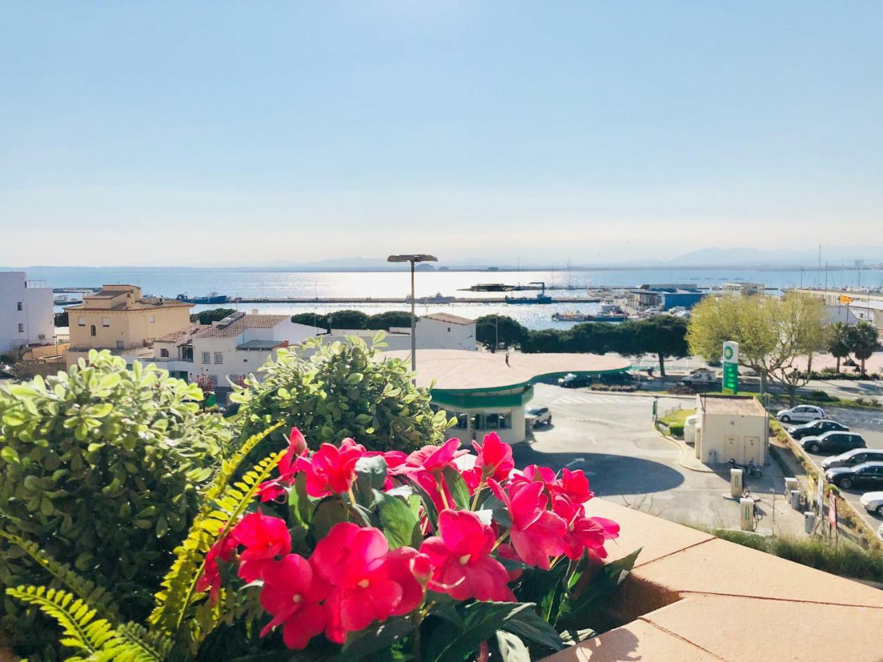Roc Mar 3 3D - Apartamento Cerca Del Centro Y De La Playa - Terraza Con Vistas Al Mar Y Al Puerto Roses Luaran gambar