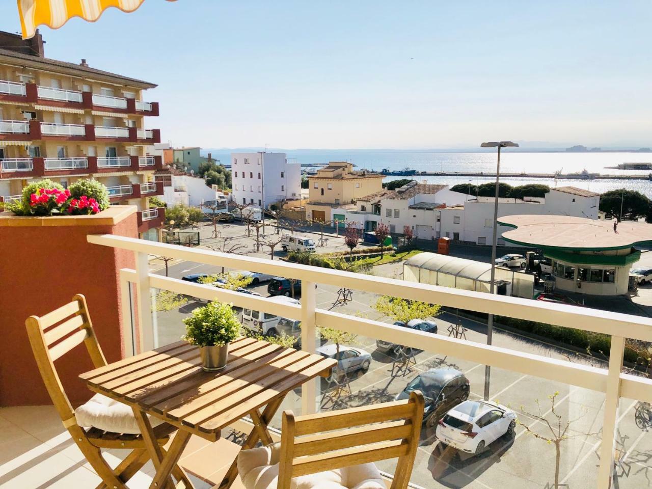 Roc Mar 3 3D - Apartamento Cerca Del Centro Y De La Playa - Terraza Con Vistas Al Mar Y Al Puerto Roses Luaran gambar